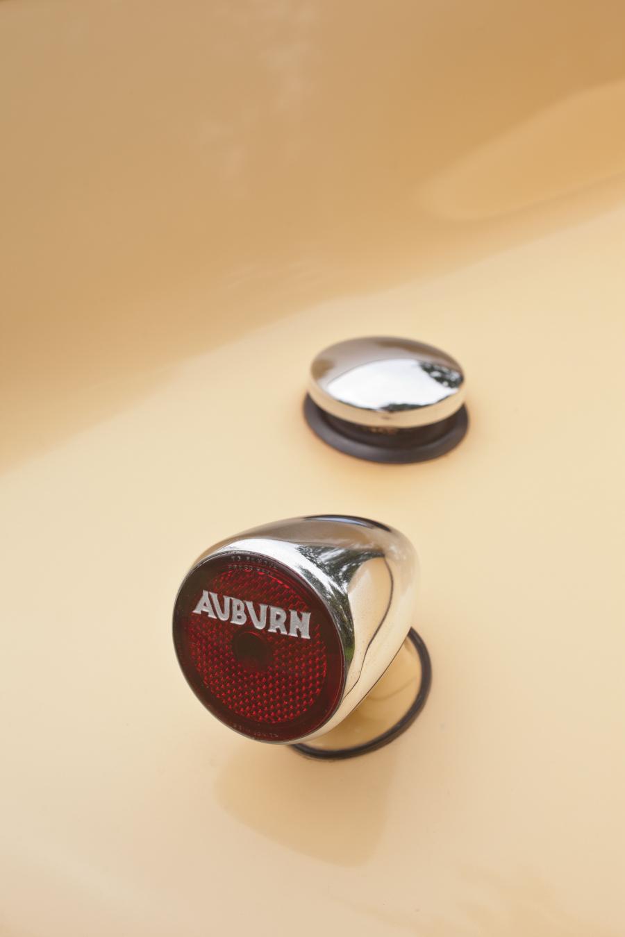 Детали экстерьера Auburn 851 SC Speedster 1935 года  (фото 77 из 93)